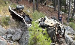 Antalya'da kamyonet uçuruma yuvarlandı: 1 ölü