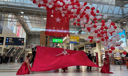 Havalimanı'nda Cumhuriyet coşkusu