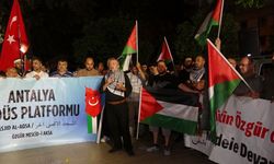 Antalya'da yüzlece vatandaş sokağa çıktı