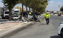 Kazada araç ikiye bölündü: 1 ölü, 1 yaralı