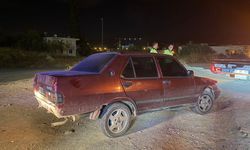 Alkollü sürücü bariyerlere çarpıp kaçtı