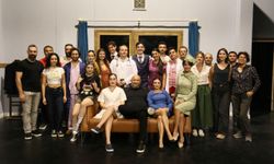 'Kaç Baba Kaç' Kepez'de sahnede