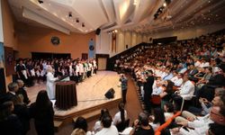 Doktor adayları beyaz önlük giydi