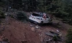 Otomobil uçuruma yuvarlandı: 2 ölü
