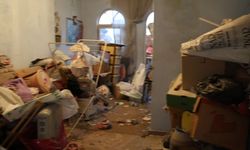 Annesinin cesediyle 1 ay yaşadı