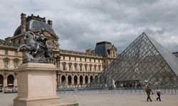 Müzede soygun paniği