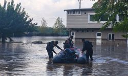 Vatandaşlar botla kurtarıldı