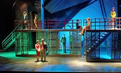 Fuarda tiyatro gündem oldu