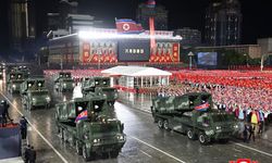 Kuzey Kore, yeni kıtalararası füzesini görücüye çıkardı