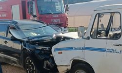 Otomobil ile kamyonet çarpıştı: 3 yaralı