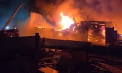 Boya dönüşüm fabrikasında yangın