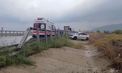 Su kanalına düşen otomobildeki 4 kişi yaralandı