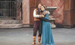 Cumhuriyeti, Tosca ile kutladılar