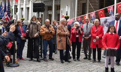 New York'ta Türk ve ABD bayrakları göndere çekildi