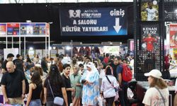 Yazarlar okurlarıyla buluşuyor