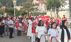 Kemer’de miniklerden coşkulu 29 Ekim kutlaması