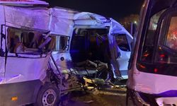 İşçi servisleri çarpıştı: 15 yaralı