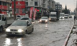 Antalya'da sağanak yağmur!