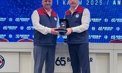 Eğitim Bir Sen Antalya Şubesi’ne plaket