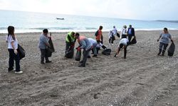 Kemer'de sahil temizliği