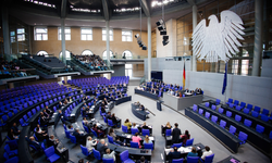 Alman Meclisi'nde şüpheli USB alarmı