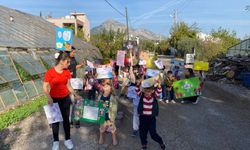 Miniklerden pankartlı yürüyüş