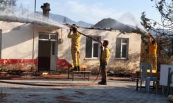 Gazipaşa'da okulda korkutan yangın