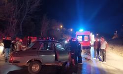 Otomobiller kafa kafaya çarpıştı: 7 yaralı