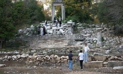 Termessos'ta dans eden kadınlar mezarı