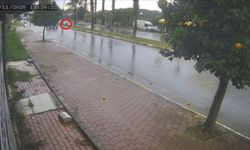 Manavgat'ta sürücünün zor anları kameraya yansıdı