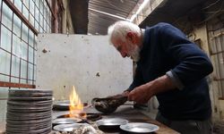 Kalay ustası mesleğini 70 yıldır sürdürüyor