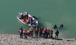 Araç baraja uçtu: 2 ölü