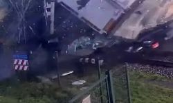 Hollanda’da tren TIR’a çarptı