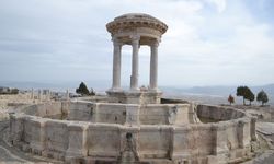 Çeşme suskun, mozaik kapalı