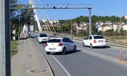 Köprü girişinde yayaya çarptı