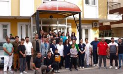 Otomobil tutkunlarından huzurevi ziyareti