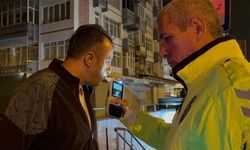 Ehliyetsiz sürücünün otomobilini almaya gelen şahıs da ehliyetsiz çıktı