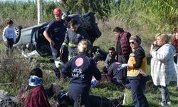 Serik'te otomobil şarampole yuvarlandı