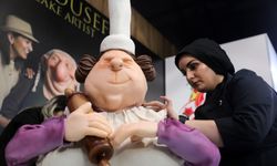 Antalya'da dev heykel şaşırttı