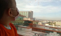 Gökyüzündeki turuncu çocuklara moral oldu