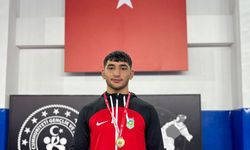 Manavgatlı güreşçilerden şampiyonluk