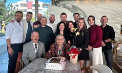 28 yıl sonra öğretmenlerine sürpriz yaptılar