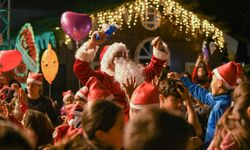 Antalya’da Noel Baba’nın yapay zeka görselleri ve figürlerine ilgi