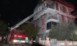 Antalya'da 3 katlı apartmanda yangın
