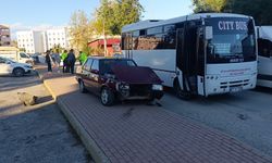 Önce motosiklete sonra minibüse çarptı