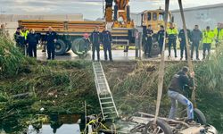 Dereye düşen otomobilde hayatını kaybetti