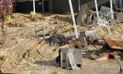 Antalya'da dere taştı otelin kafesi yıkıldı