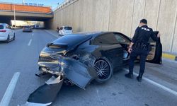 Antalya'da lüks otomobil kaza yaptı