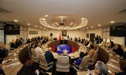 AÜ'de başarılı akademisyenler ödüllendirildi