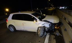 Otomobil bariyerlere çarptı